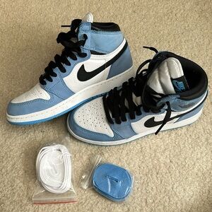 Jordan 1 Retro High OG University Blue men’s 6.5 / women’s 8